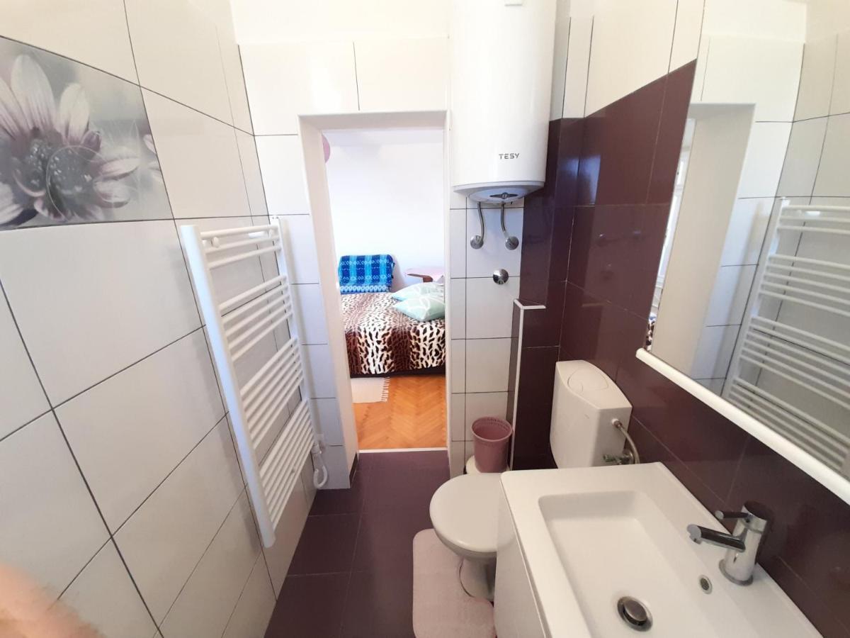 Perica Apartment And Perica Room With Separate Entrance Zadar Exteriör bild