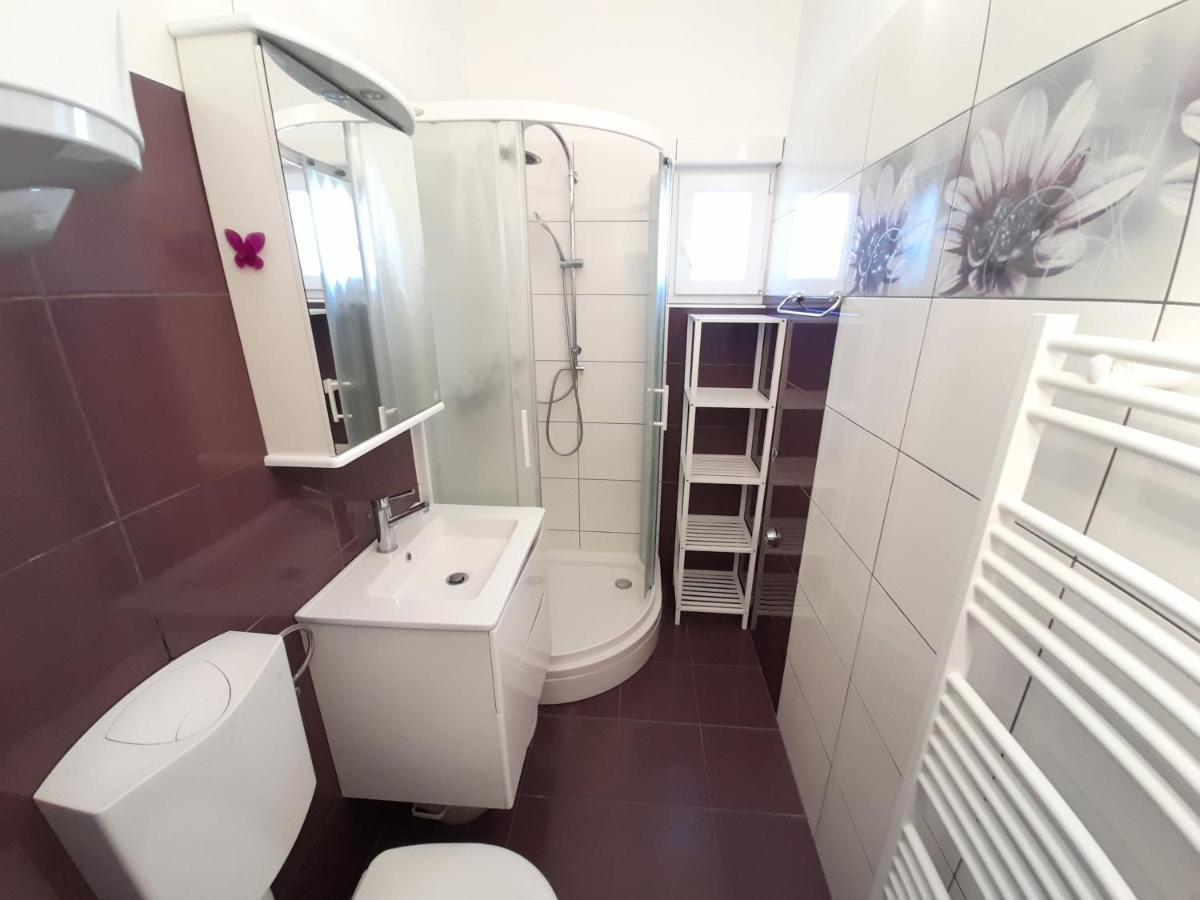 Perica Apartment And Perica Room With Separate Entrance Zadar Exteriör bild
