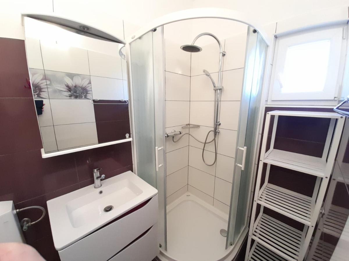 Perica Apartment And Perica Room With Separate Entrance Zadar Exteriör bild