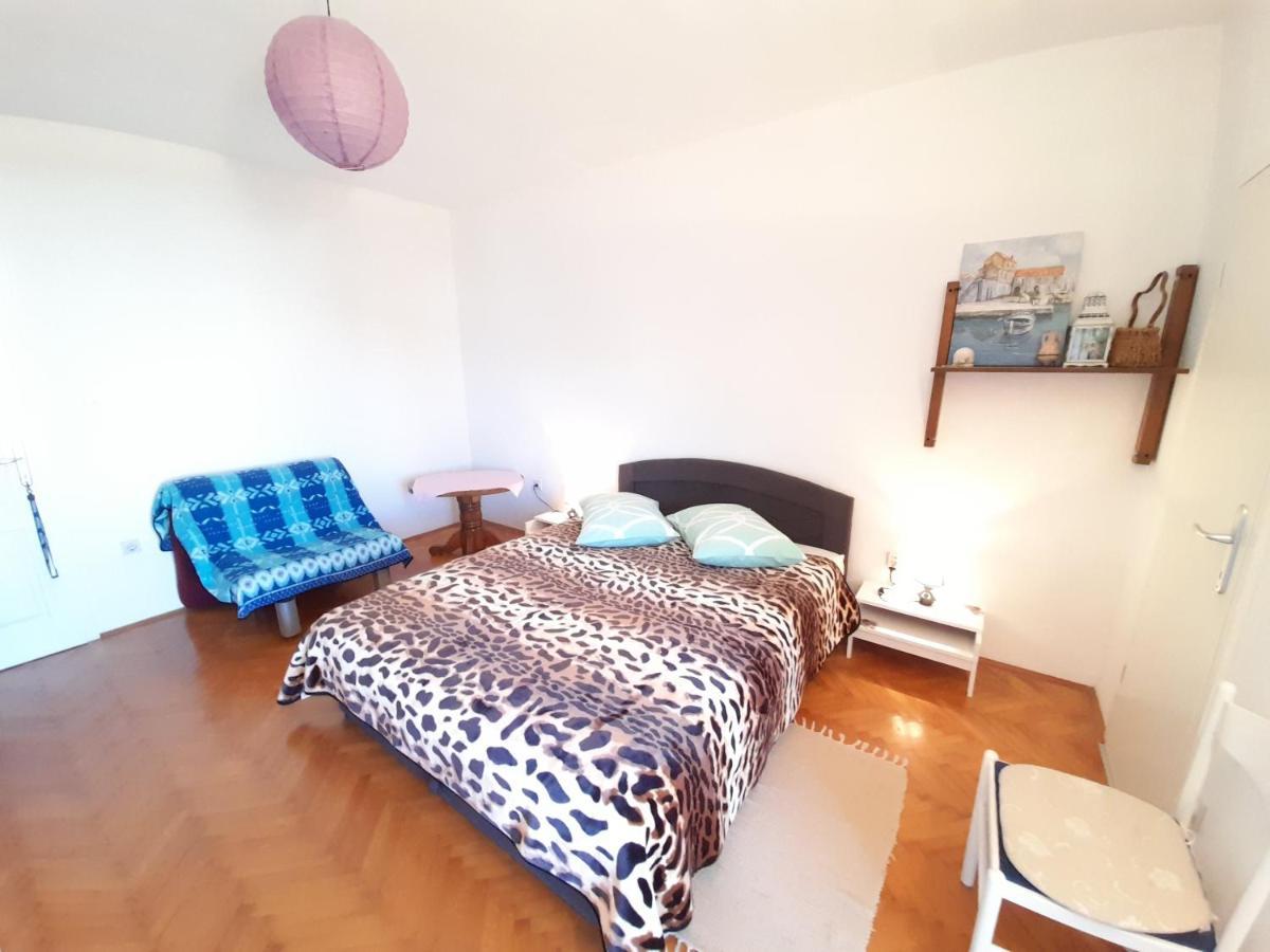 Perica Apartment And Perica Room With Separate Entrance Zadar Exteriör bild