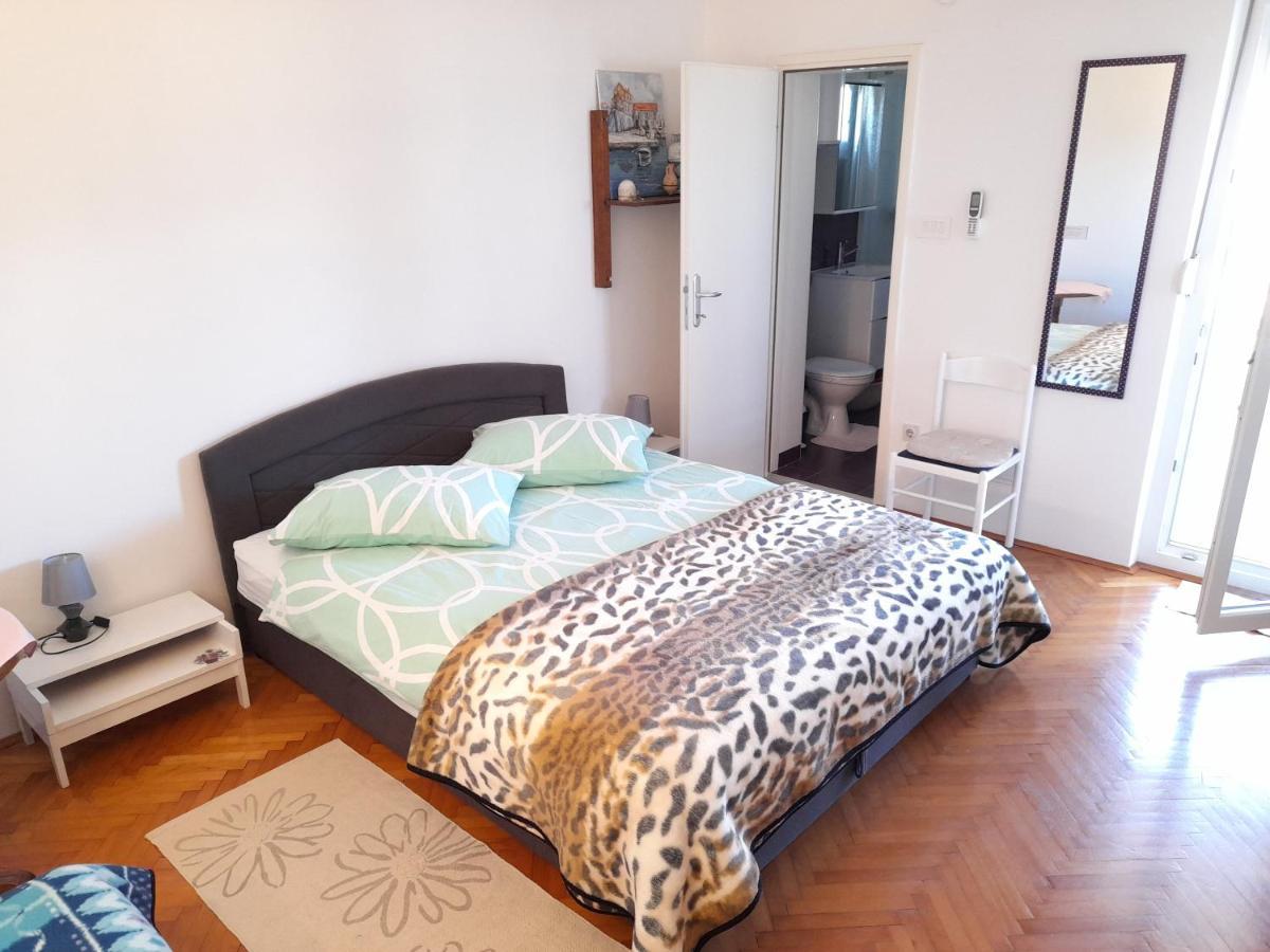 Perica Apartment And Perica Room With Separate Entrance Zadar Exteriör bild