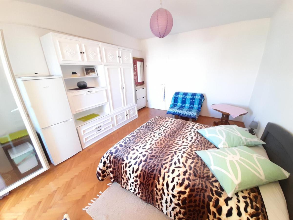 Perica Apartment And Perica Room With Separate Entrance Zadar Exteriör bild