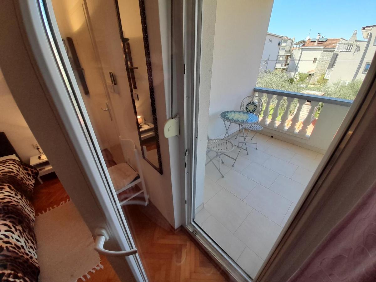 Perica Apartment And Perica Room With Separate Entrance Zadar Exteriör bild