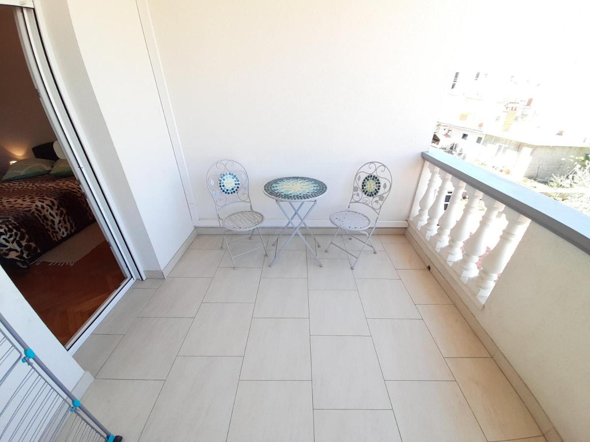 Perica Apartment And Perica Room With Separate Entrance Zadar Exteriör bild
