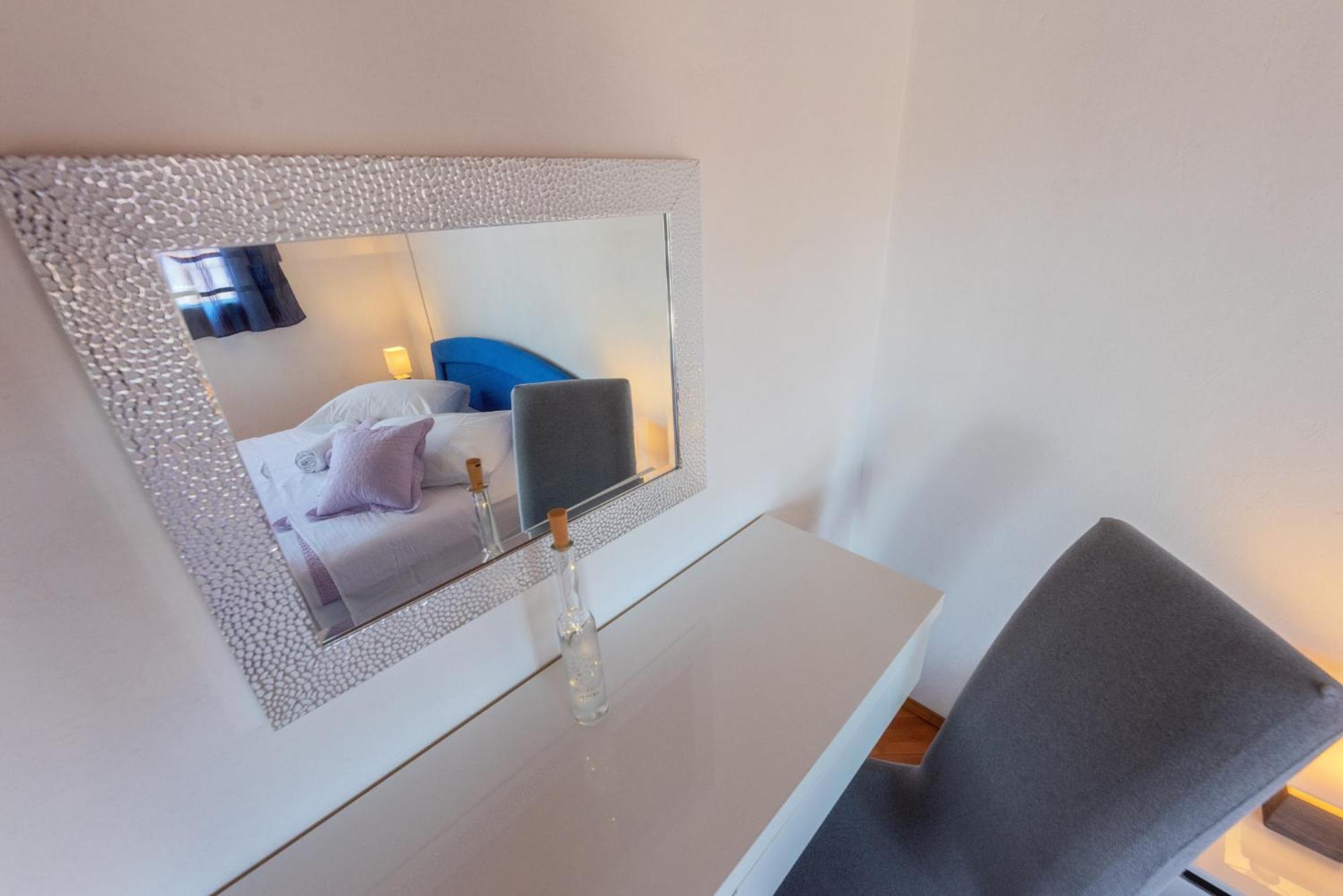 Perica Apartment And Perica Room With Separate Entrance Zadar Exteriör bild