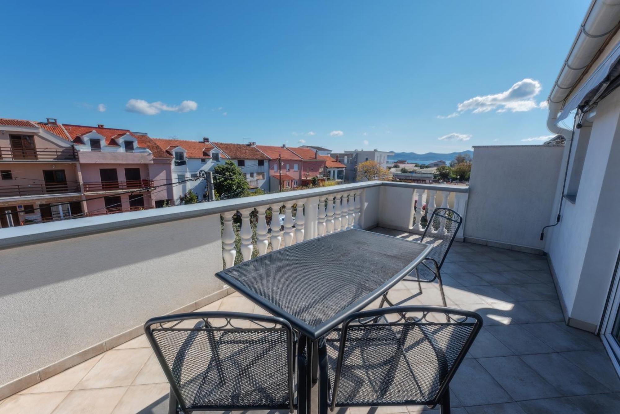 Perica Apartment And Perica Room With Separate Entrance Zadar Exteriör bild