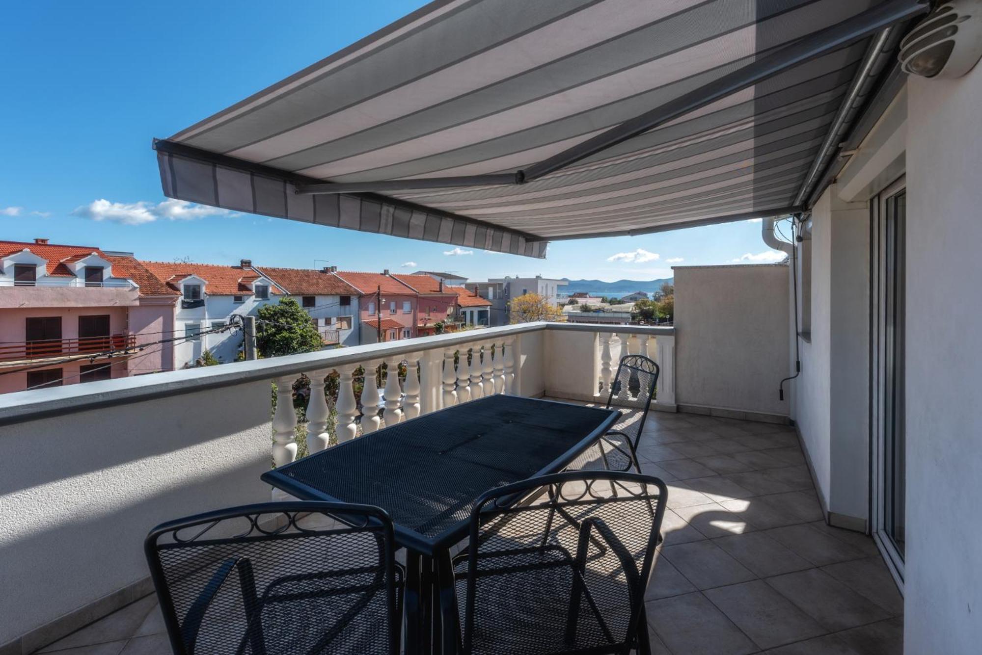 Perica Apartment And Perica Room With Separate Entrance Zadar Exteriör bild